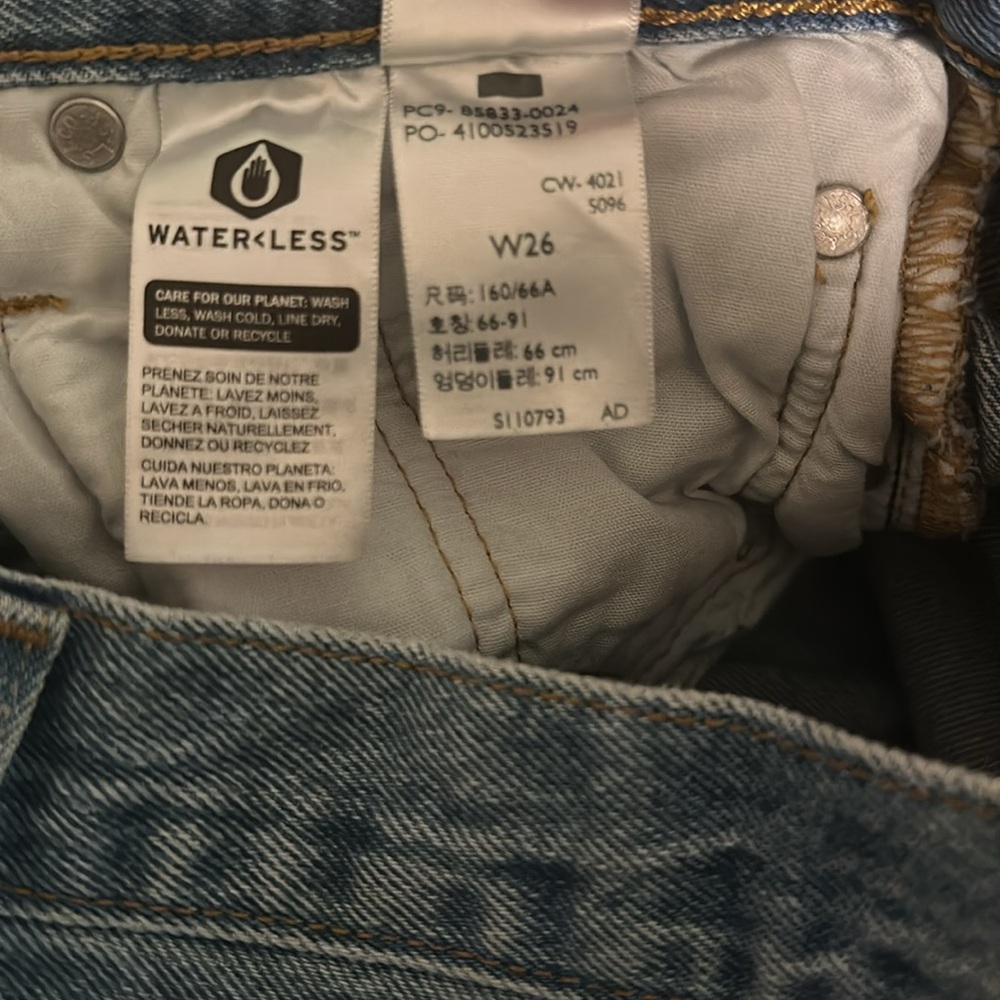Levi’s 501 Women’s Mid Thigh Denim Jean Shorts Button Fly Size W26 - Picture 9 of 9